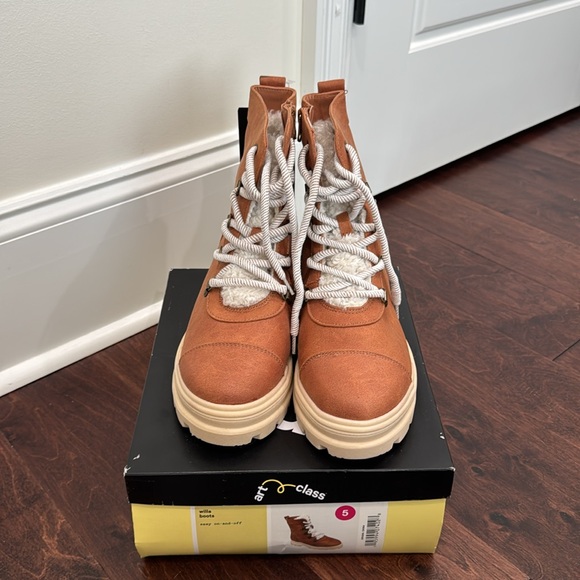 NEW Girls Platform Winter Boots Sherpa Accents, Super Warm, girls size 5 - Picture 4 of 10